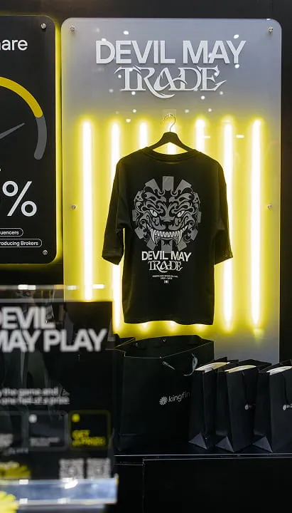 T-shirt stand